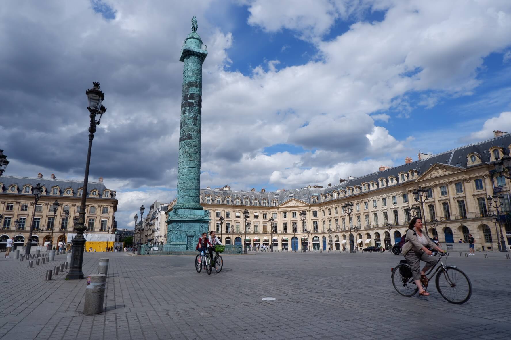 Sunday walk in Paris