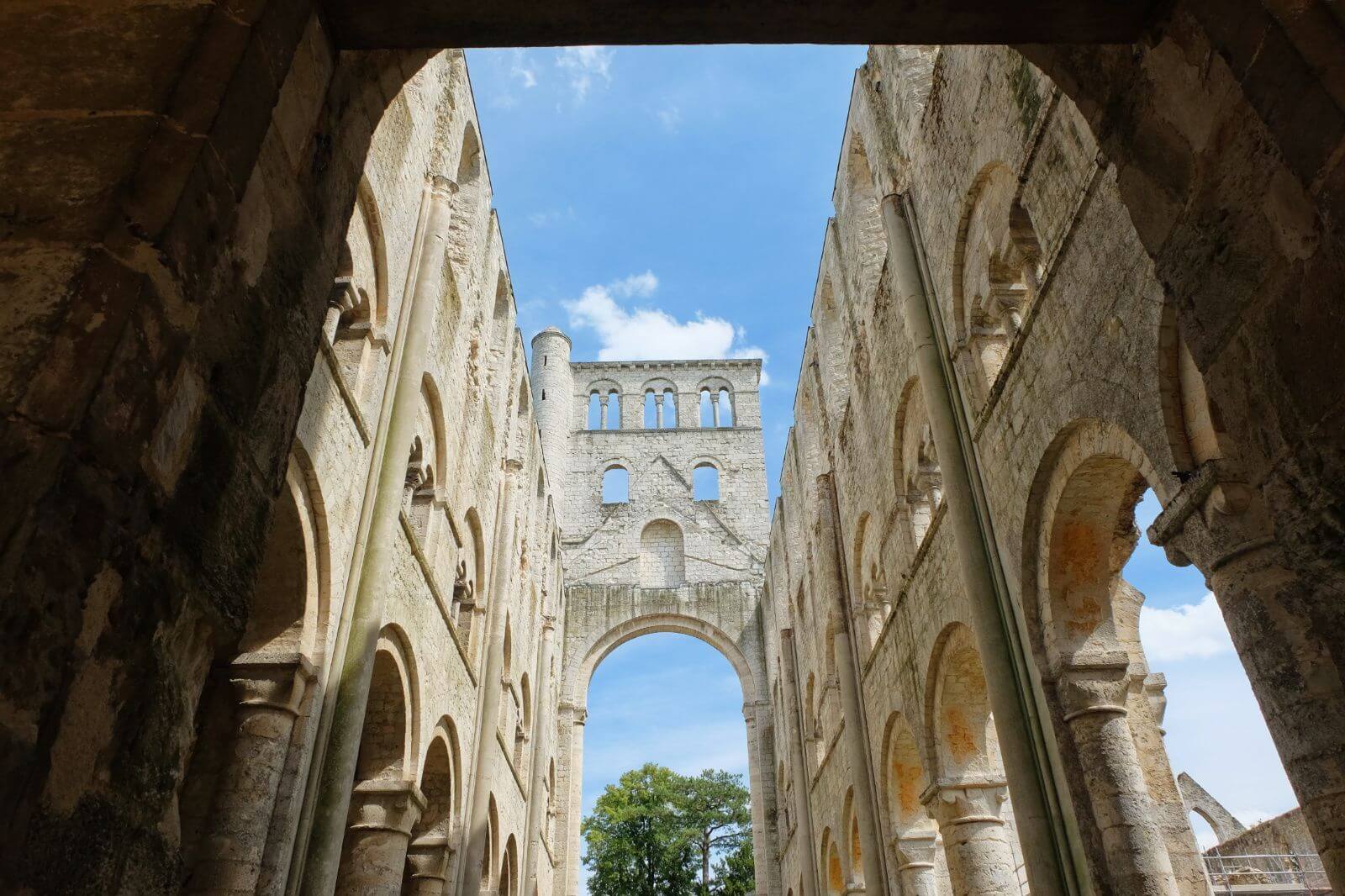 The best 1 Day Trip from Paris: the Jumièges Abbey